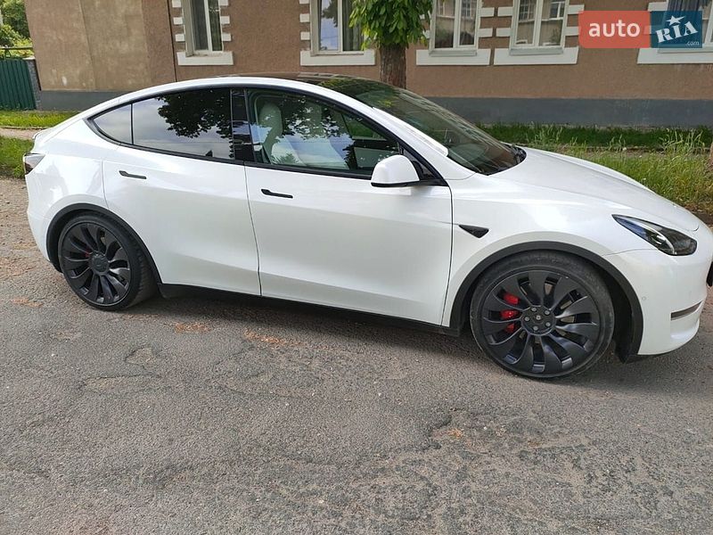 Внедорожник / Кроссовер Tesla Model Y 2021 в Тернополе
