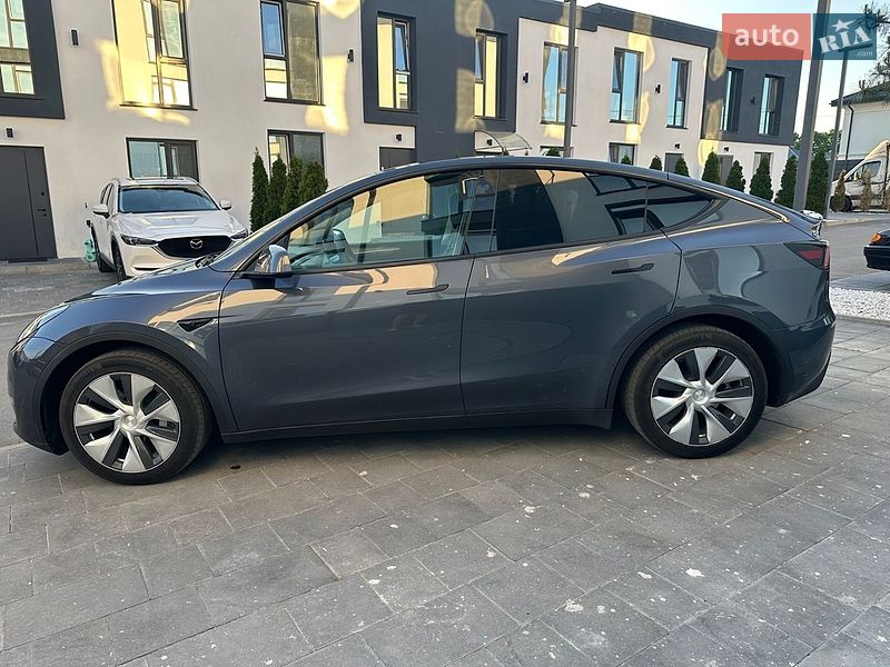 Внедорожник / Кроссовер Tesla Model Y 2023 в Киеве