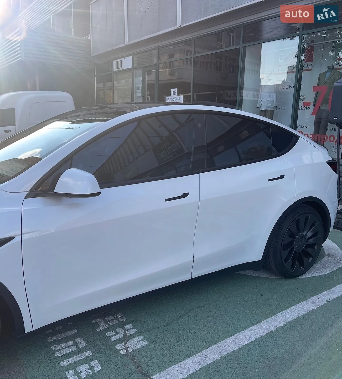 2022 Tesla Model Y - мініатюра 3