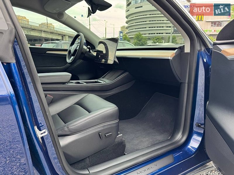 Внедорожник / Кроссовер Tesla Model Y 2023 в Днепре