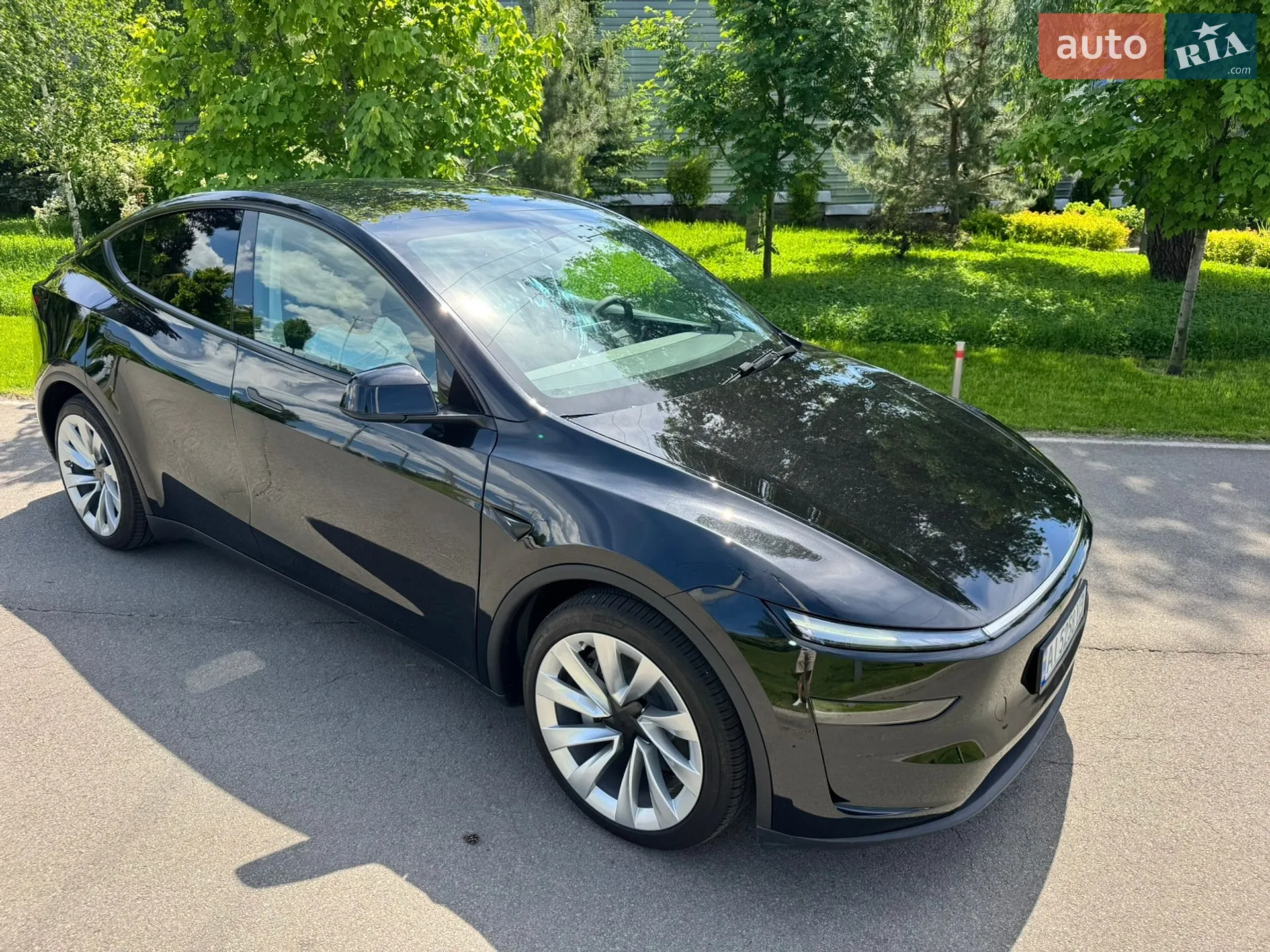 2025 Tesla Model Y - мініатюра 5