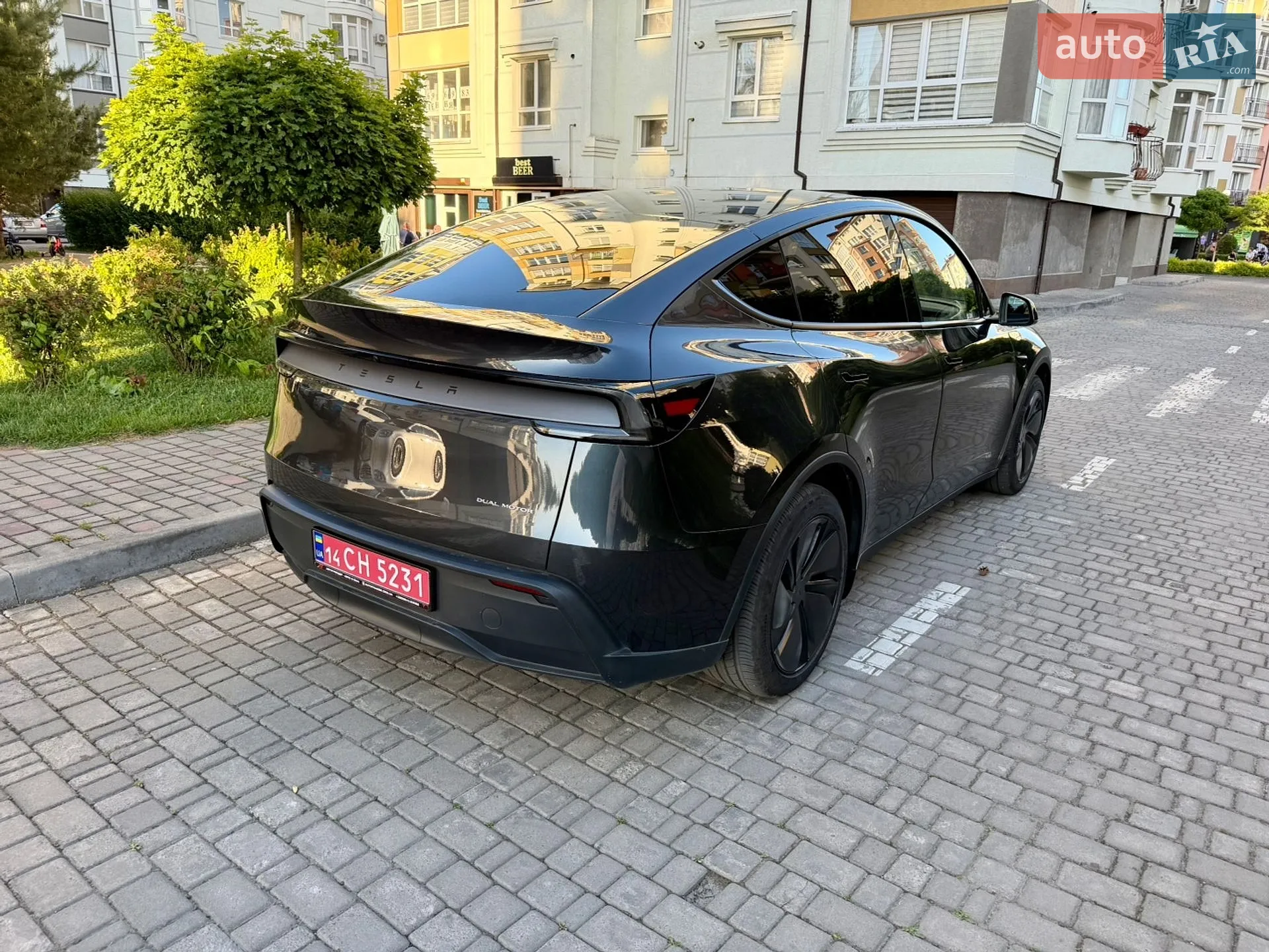 2025 Tesla Model Y - мініатюра 6