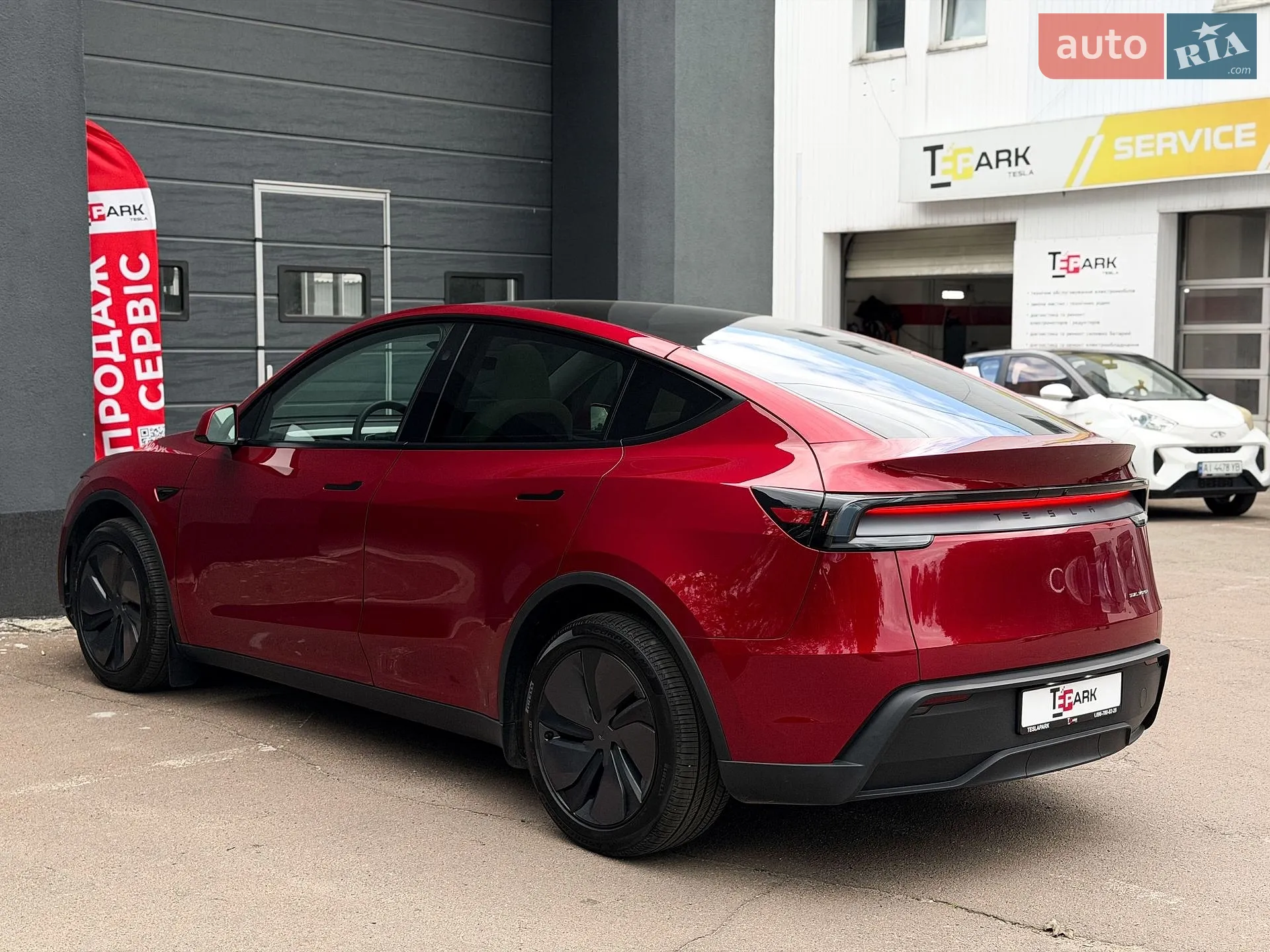 2025 Tesla Model Y - мініатюра 8