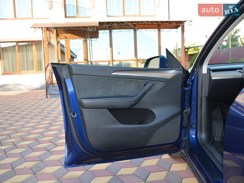 Внедорожник / Кроссовер Tesla Model Y 2023 в Первомайске