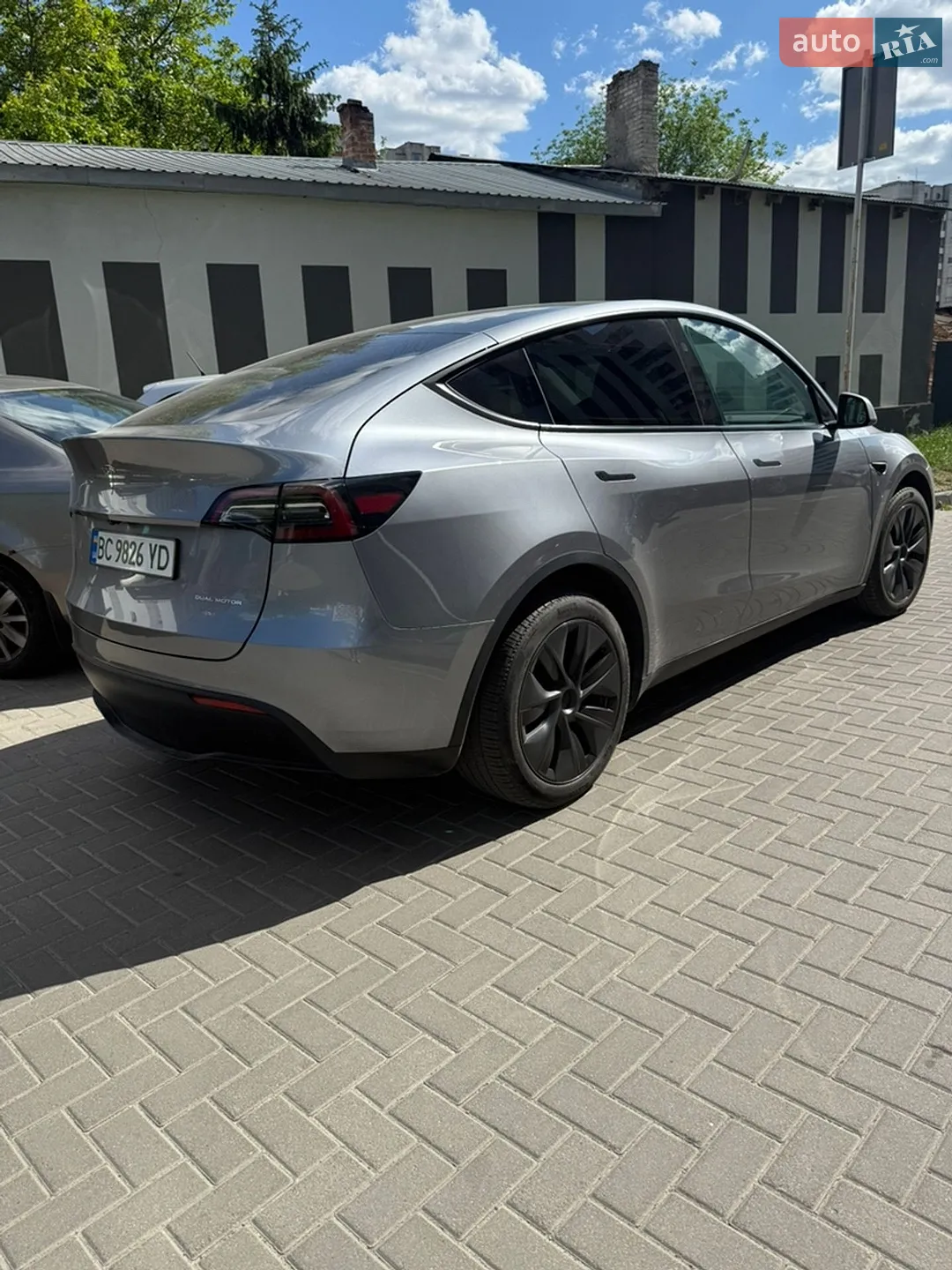 2024 Tesla Model Y - мініатюра 3