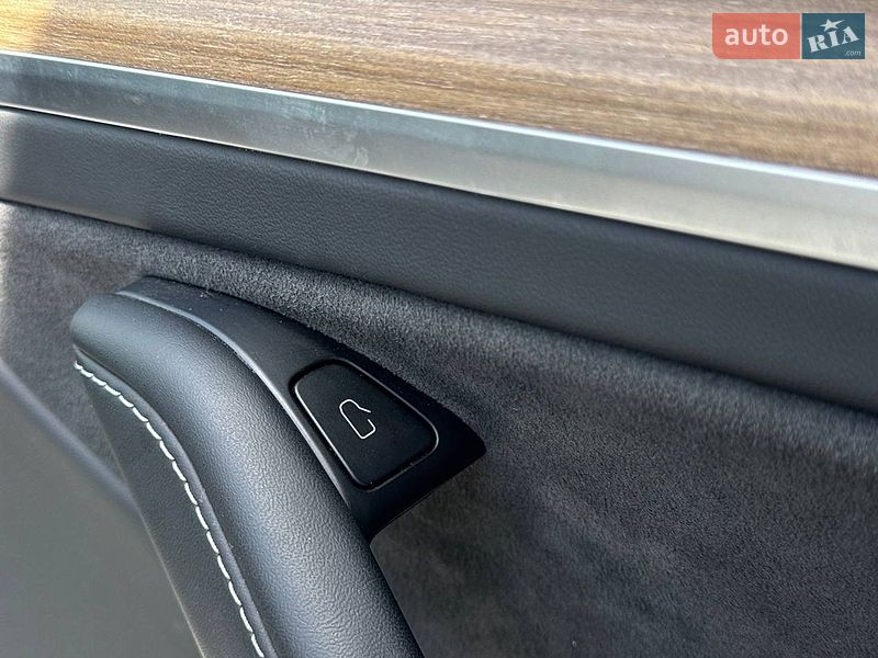 Внедорожник / Кроссовер Tesla Model Y 2023 в Ровно