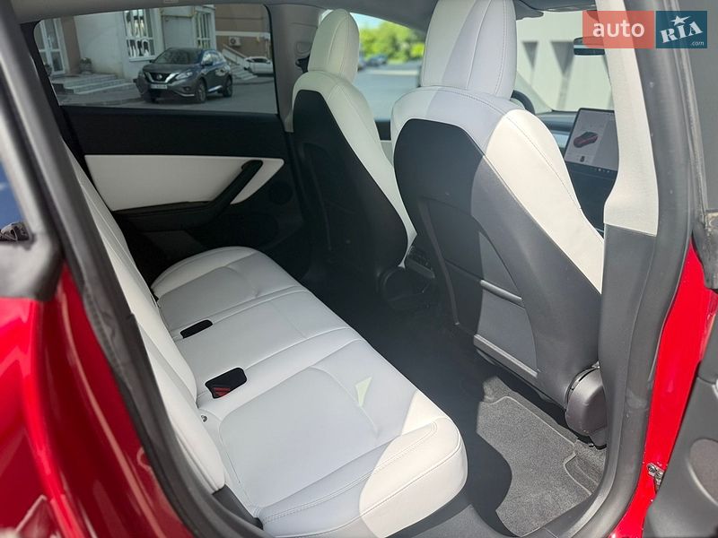 Позашляховик / Кросовер Tesla Model Y 2021 в Тернополі