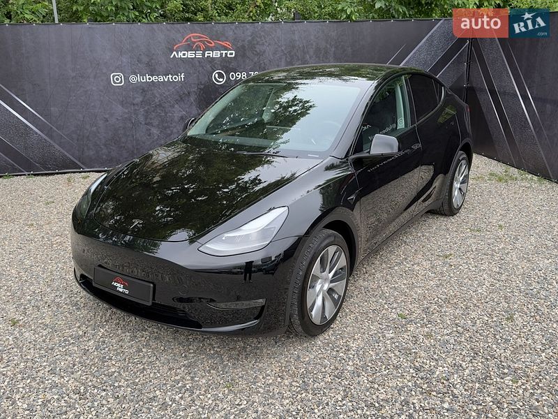 Tesla Model Y, фото з оголошення