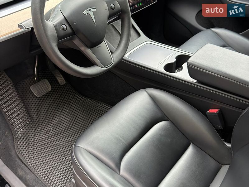 Внедорожник / Кроссовер Tesla Model Y 2023 в Ивано-Франковске
