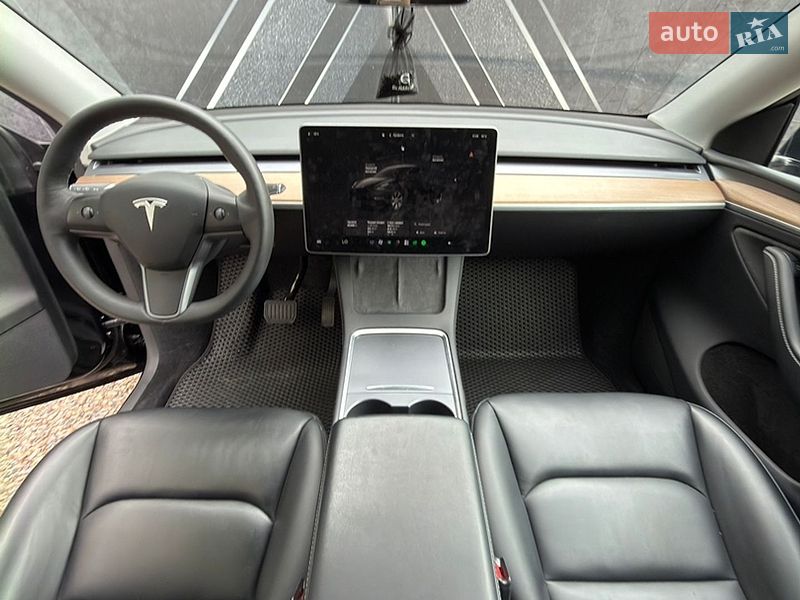 Внедорожник / Кроссовер Tesla Model Y 2023 в Ивано-Франковске