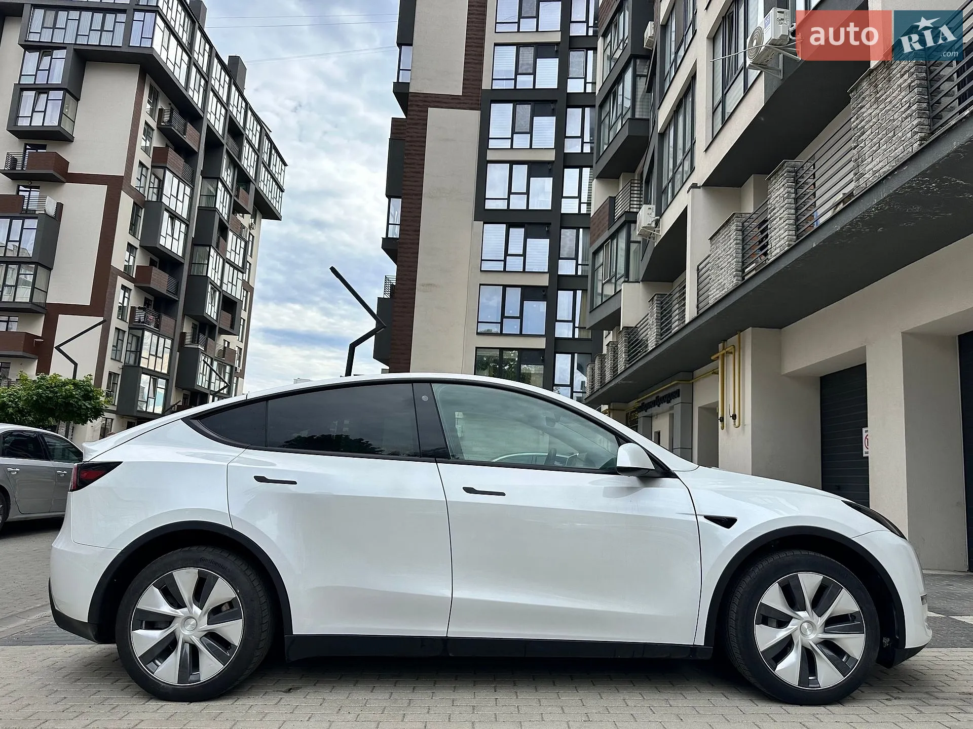 2023 Tesla Model Y - мініатюра 4