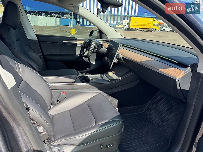 Позашляховик / Кросовер Tesla Model Y 2023 в Рівному фото 34 Позашляховик / Кросовер Tesla Model Y 2023 в Рівному