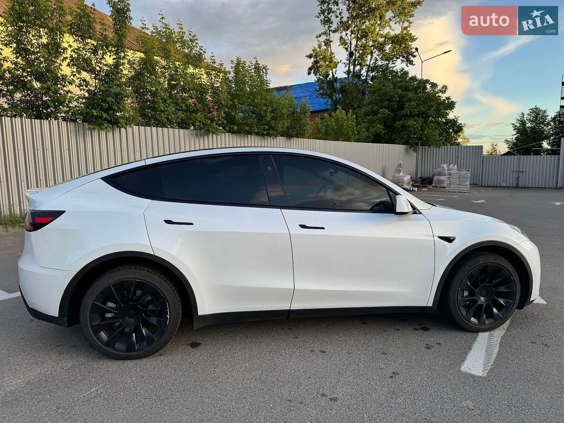 2023 Tesla Model Y - мініатюра 3