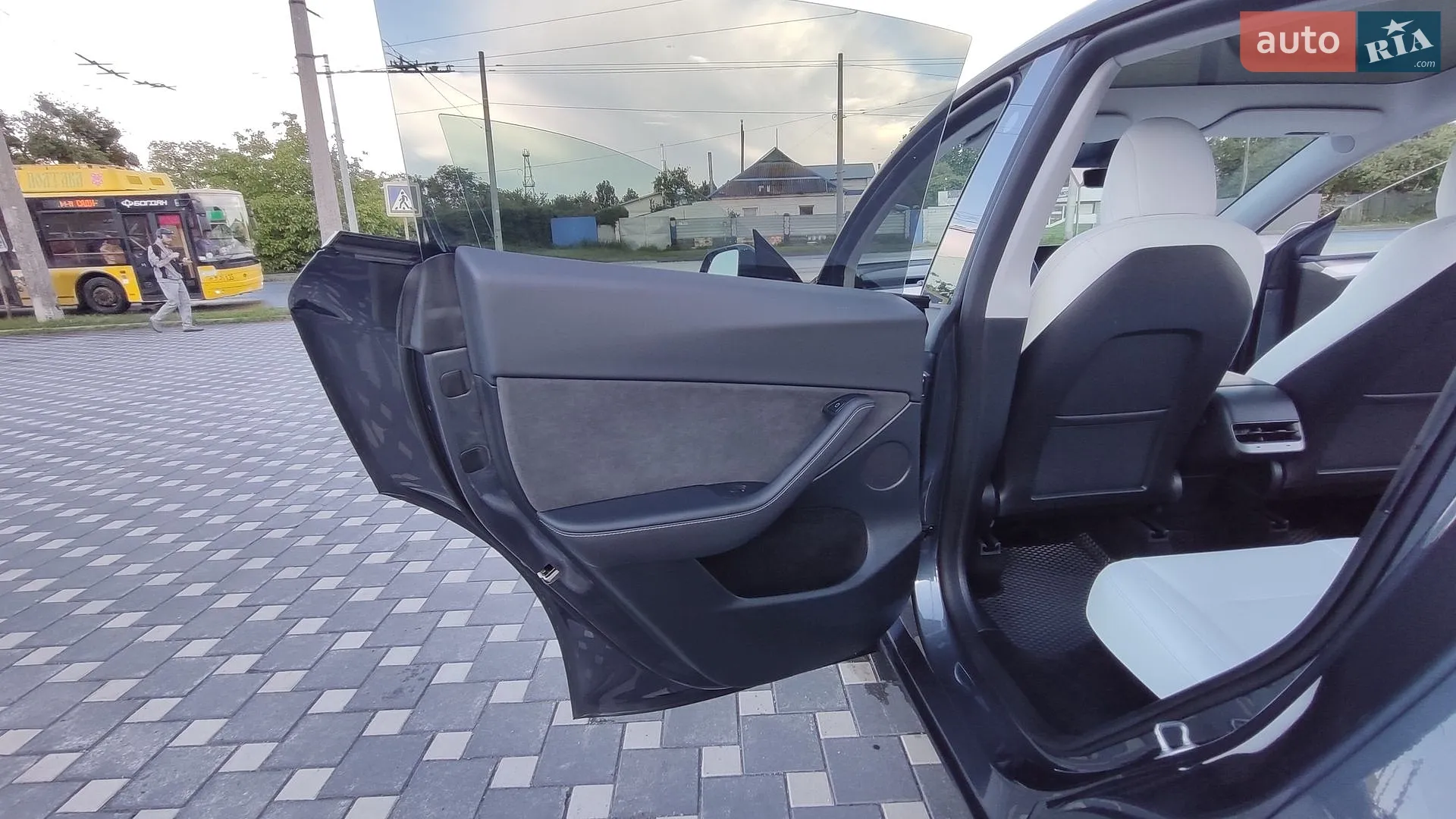 2023 Tesla Model Y - мініатюра 32