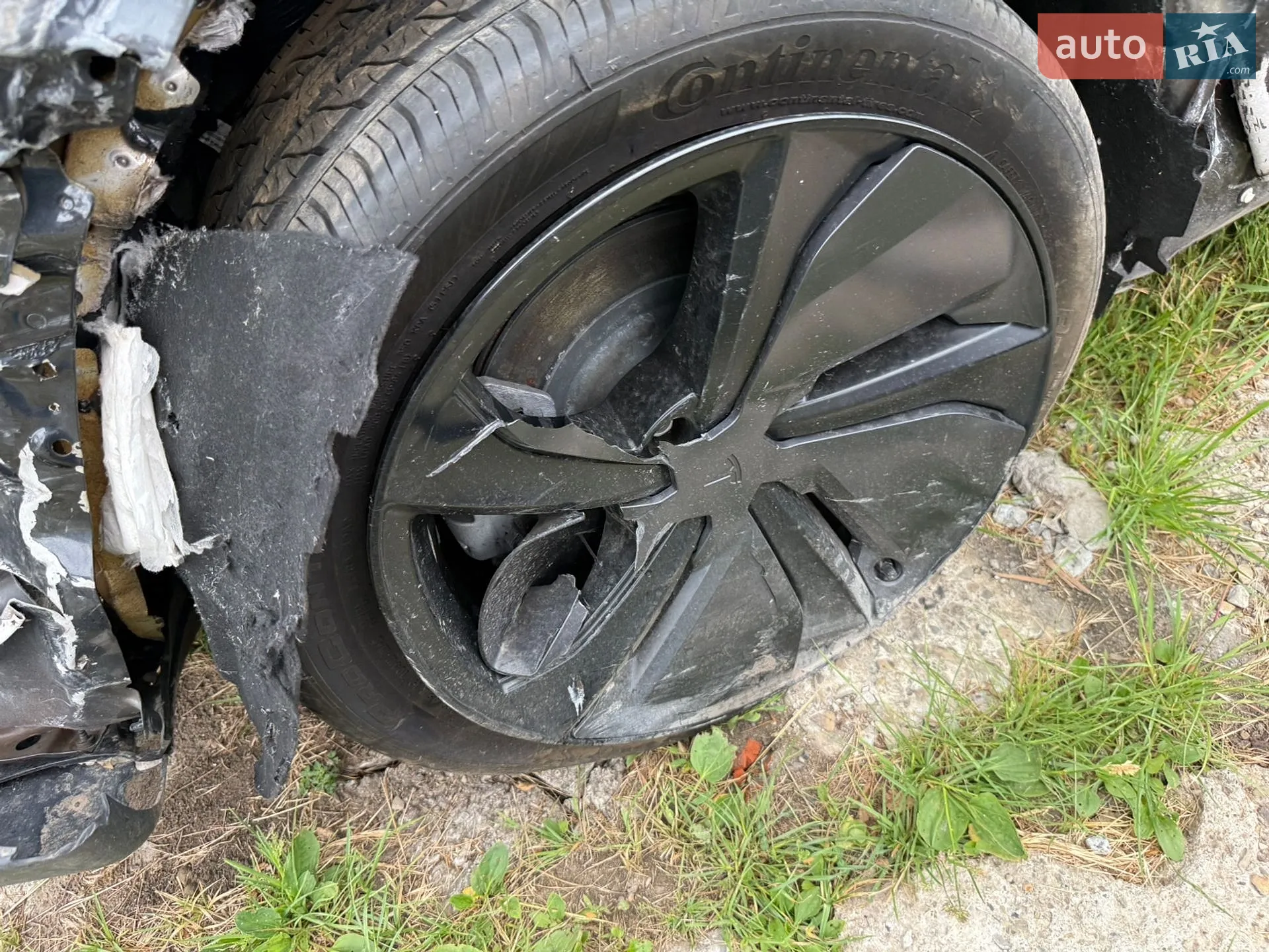 2025 Tesla Model Y - мініатюра 18