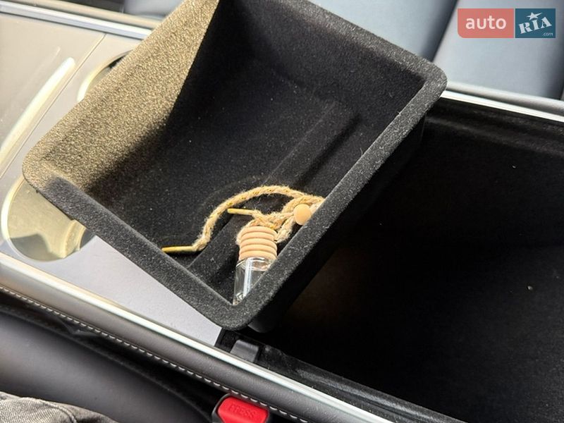Позашляховик / Кросовер Tesla Model Y 2023 в Києві