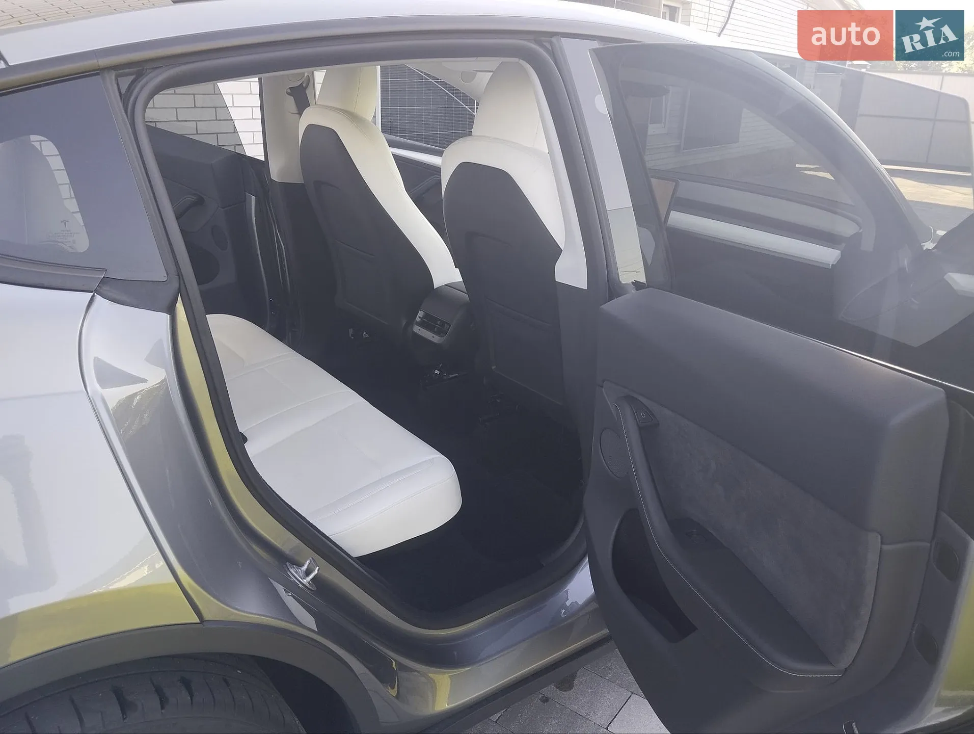2024 Tesla Model Y - мініатюра 8