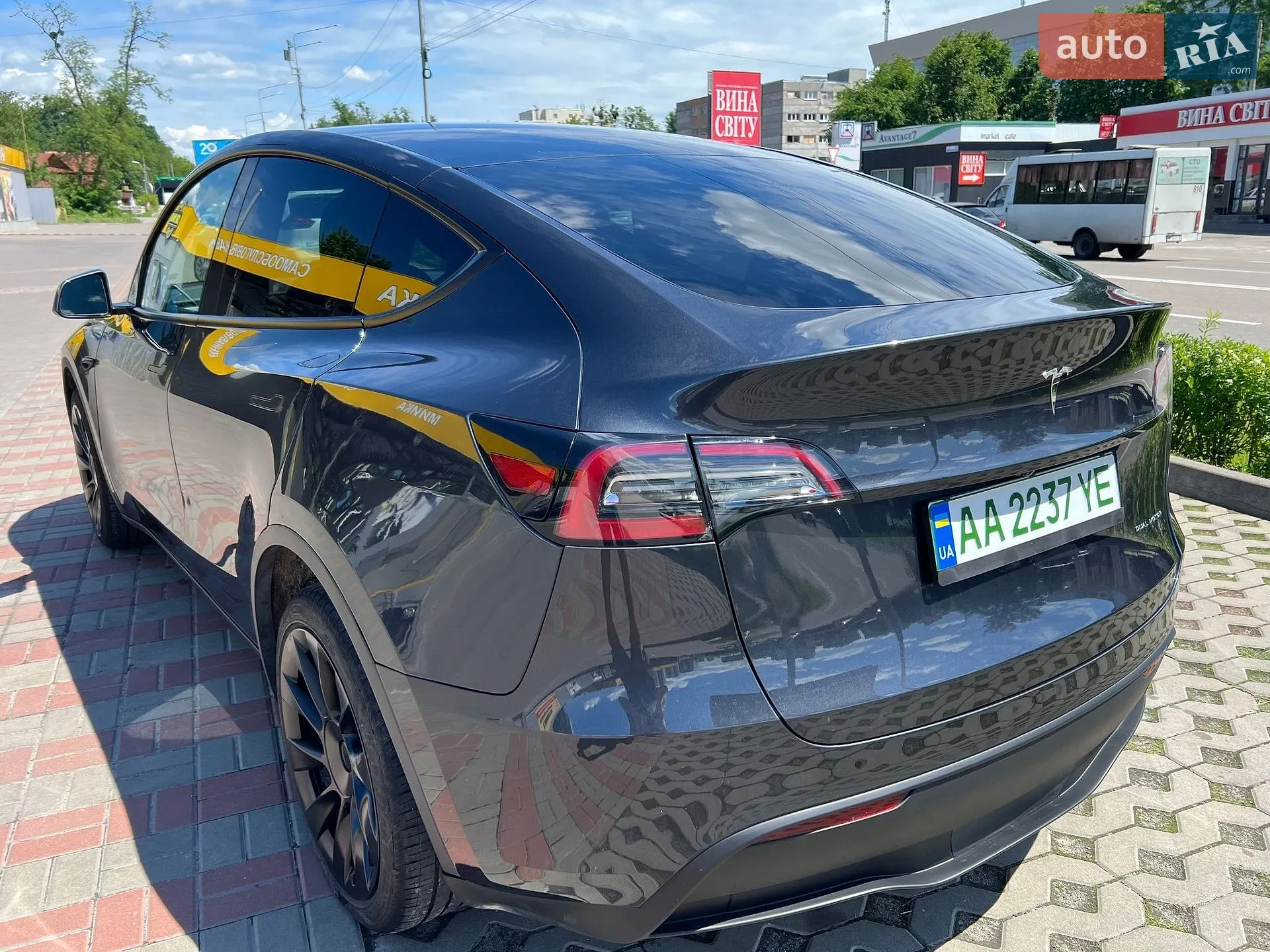 2024 Tesla Model Y - мініатюра 3