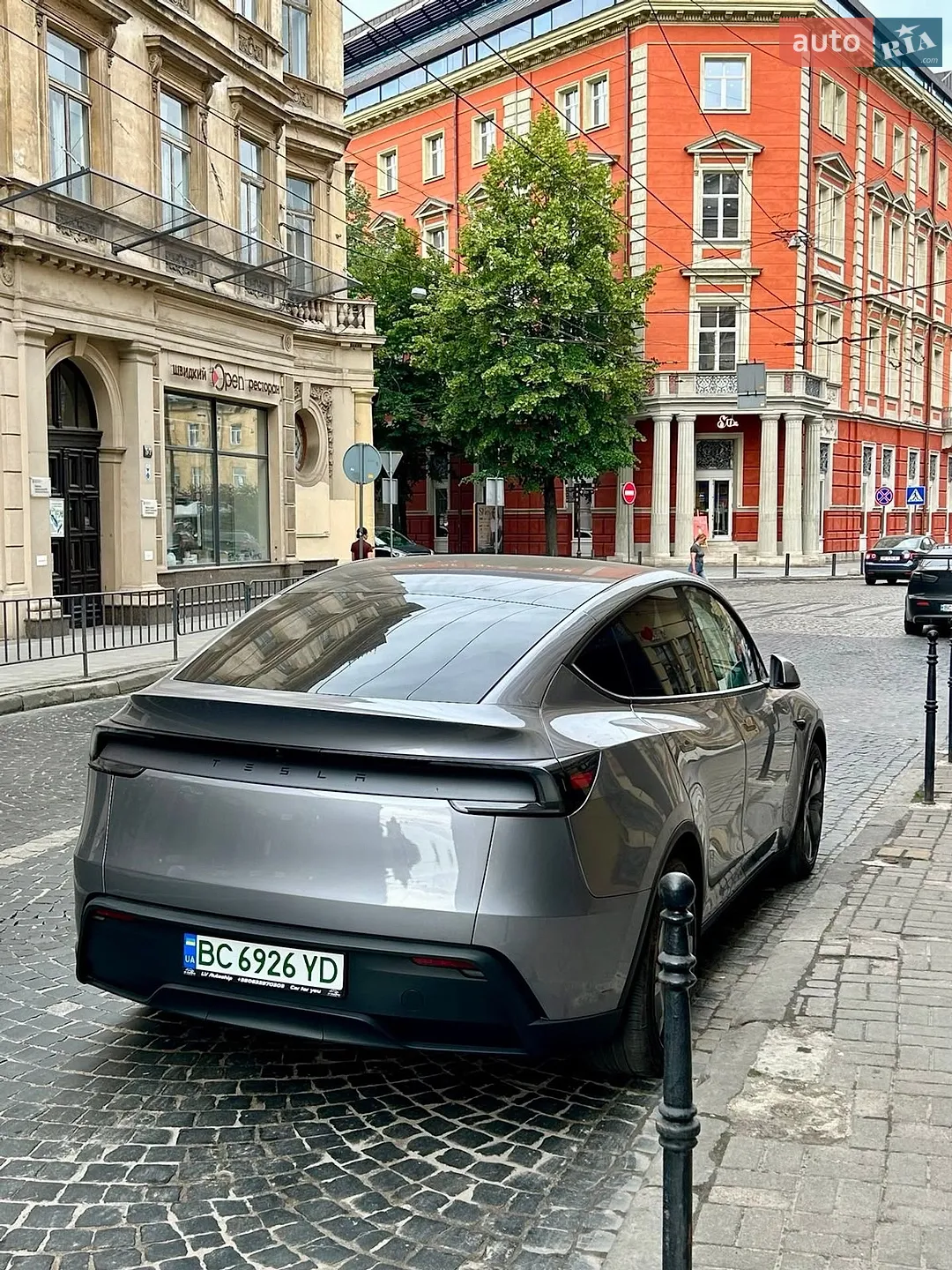 2025 Tesla Model Y - мініатюра 5