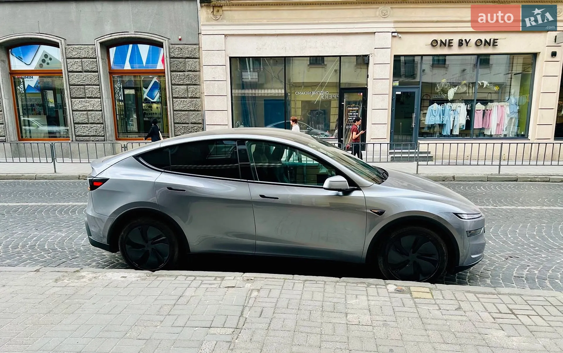 2025 Tesla Model Y - мініатюра 4
