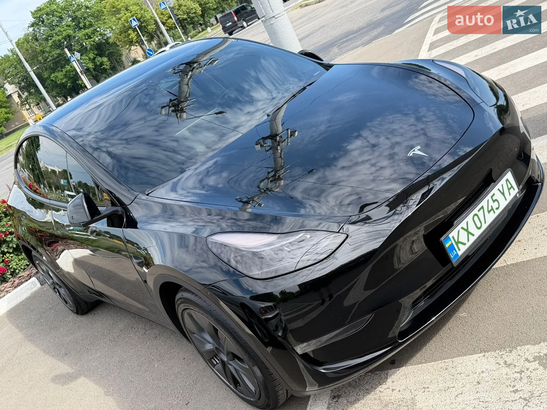 2024 Tesla Model Y - фото 1