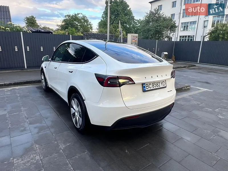 Tesla Model Y 2023