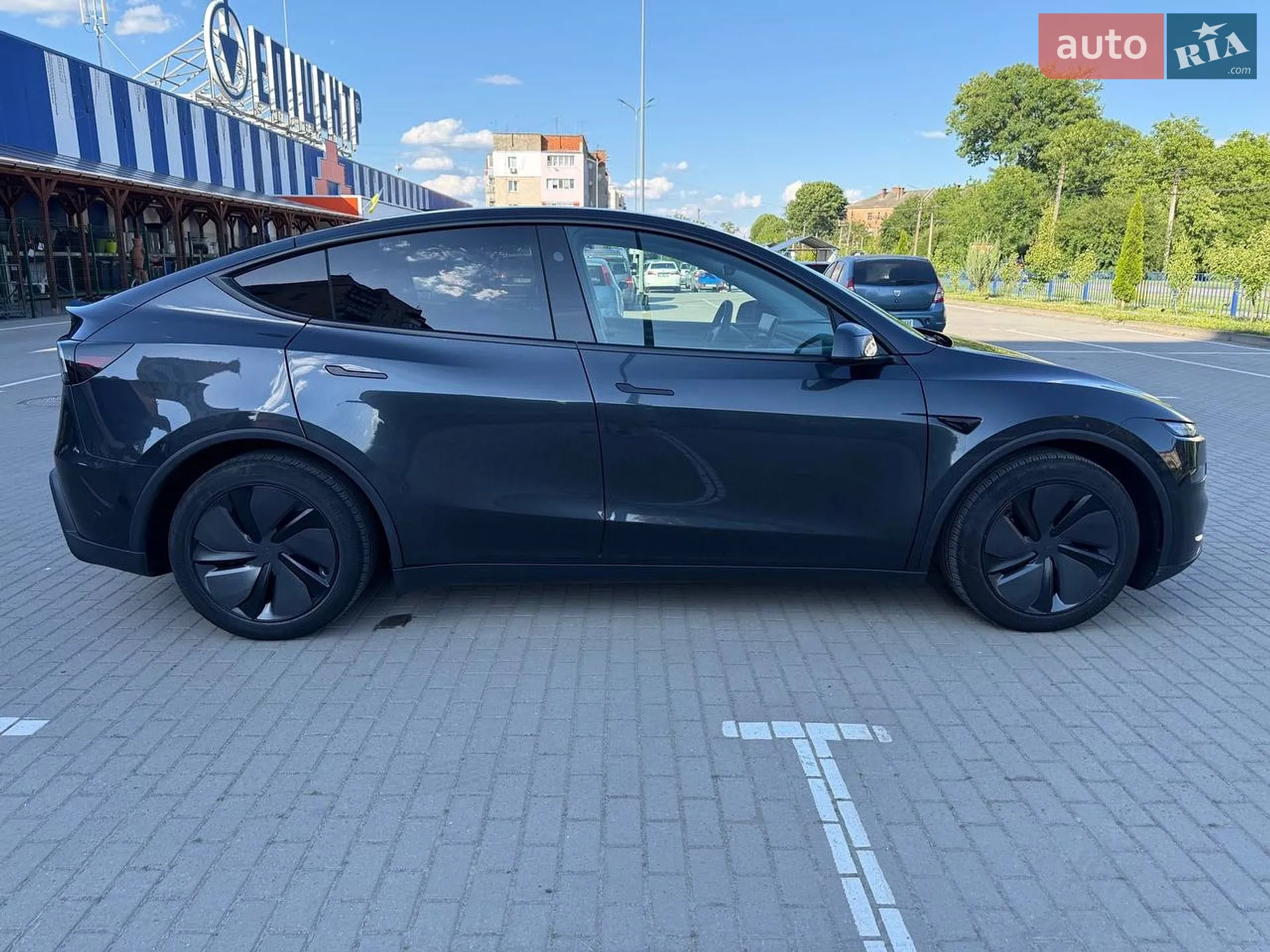2025 Tesla Model Y - мініатюра 5