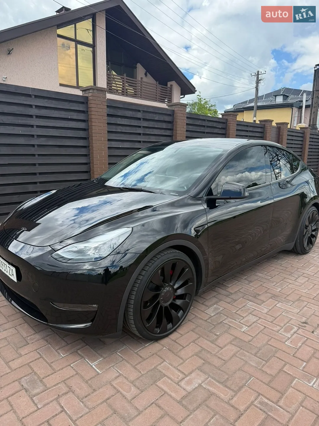 2024 Tesla Model Y - фото 1