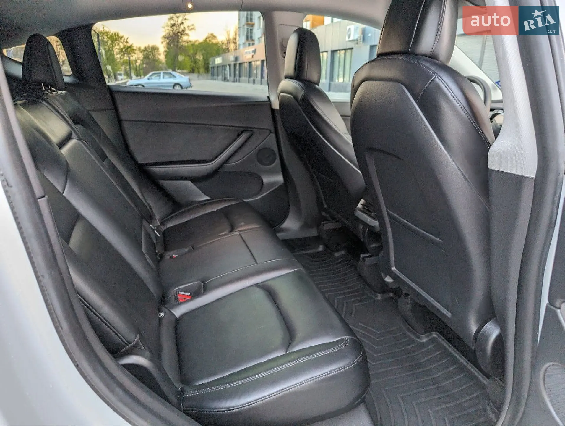 2020 Tesla Model Y - мініатюра 8