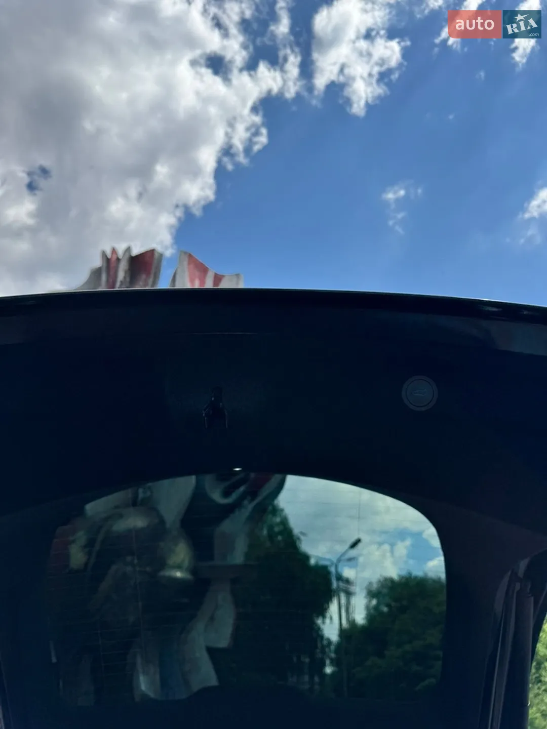 2025 Tesla Model Y - мініатюра 10