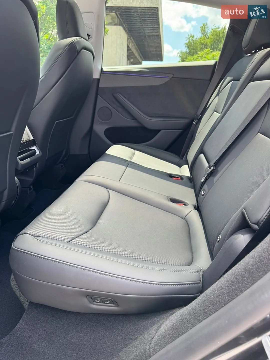 2025 Tesla Model Y - мініатюра 14