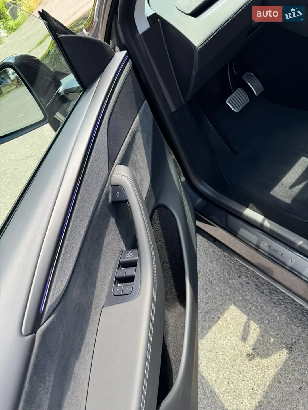2025 Tesla Model Y - мініатюра 21