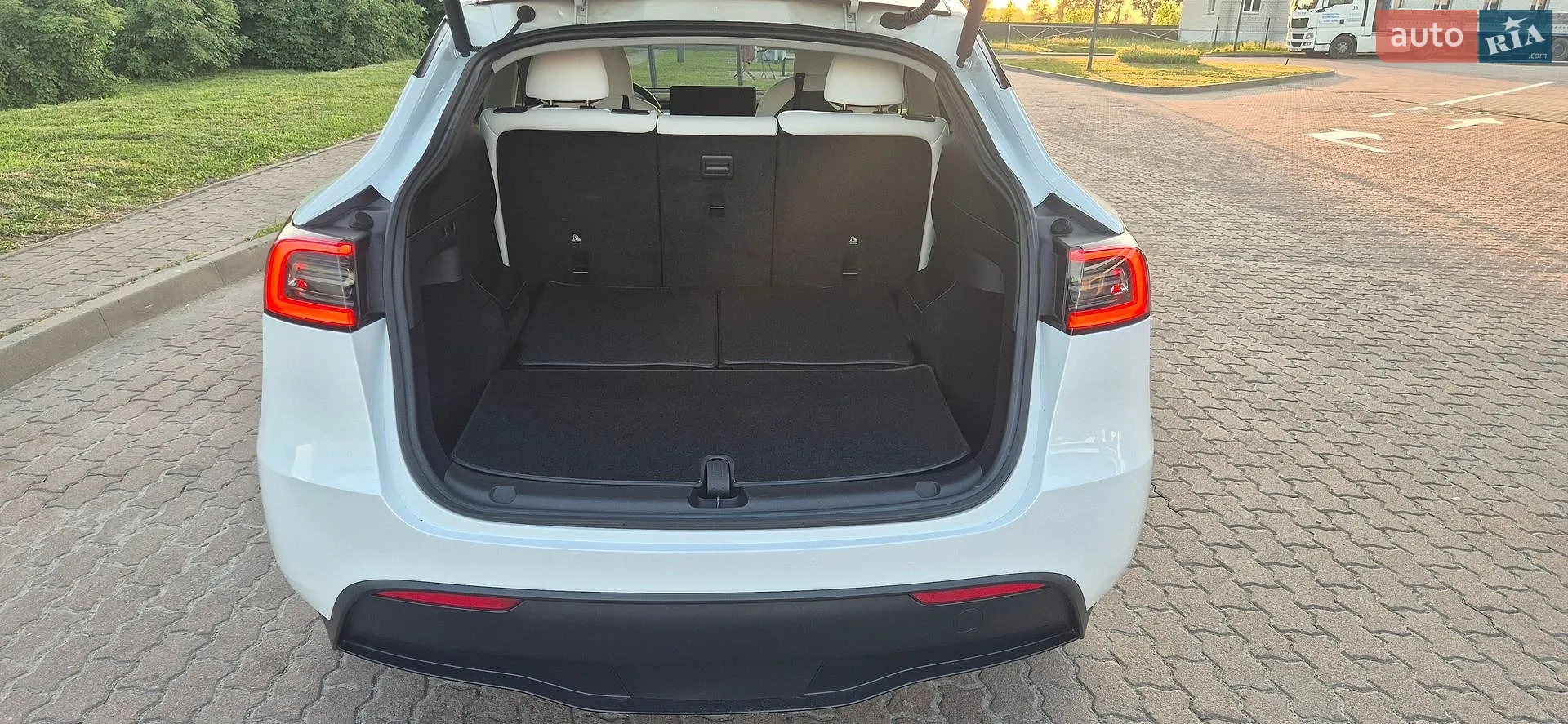 2023 Tesla Model Y - мініатюра 13