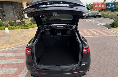 Внедорожник / Кроссовер Tesla Model Y 2024 в Киеве