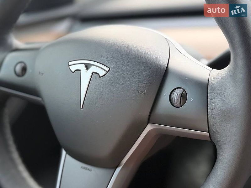 Внедорожник / Кроссовер Tesla Model Y 2023 в Киеве