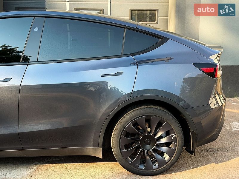 Внедорожник / Кроссовер Tesla Model Y 2023 в Киеве