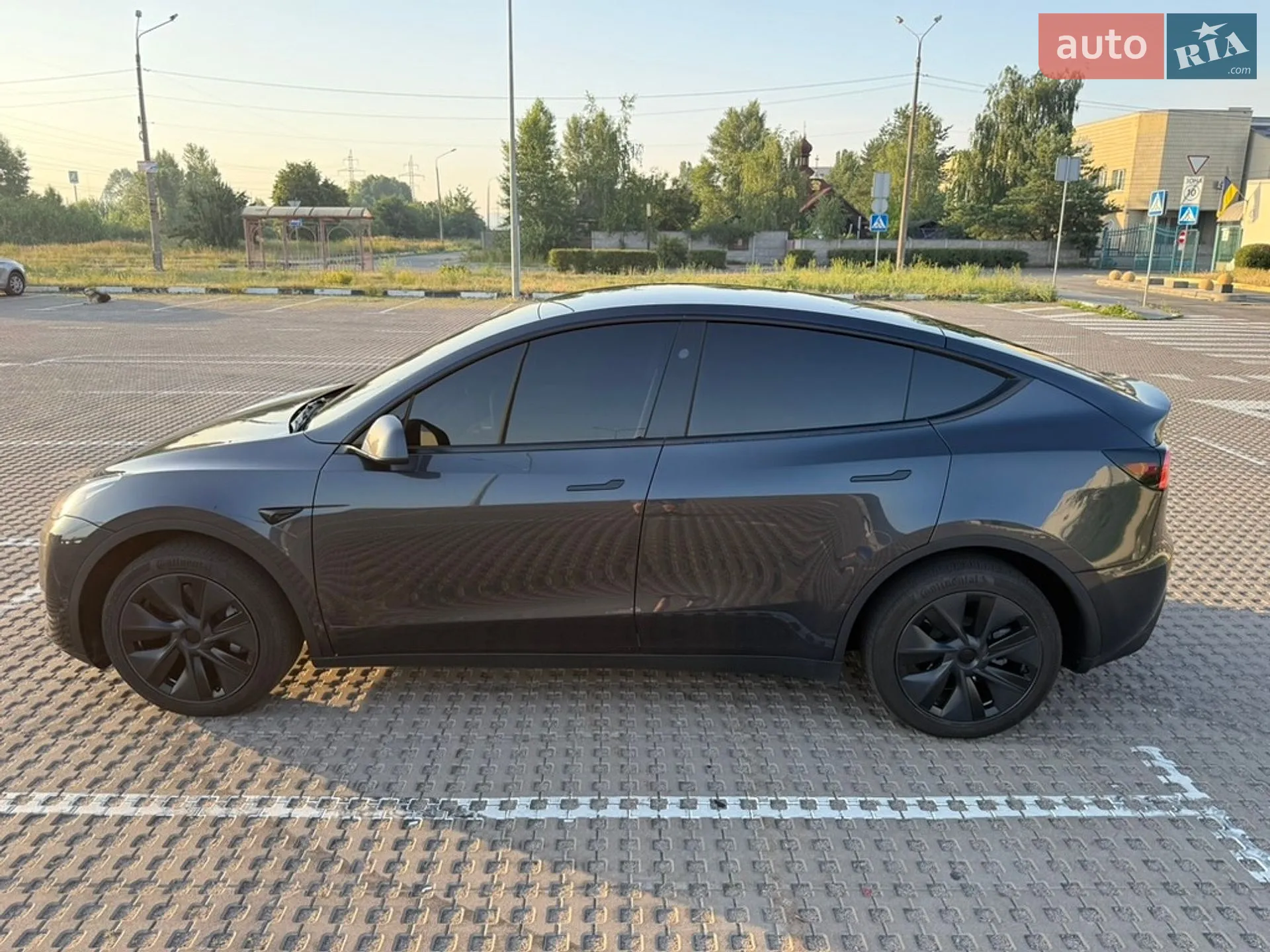 2025 Tesla Model Y - мініатюра 17