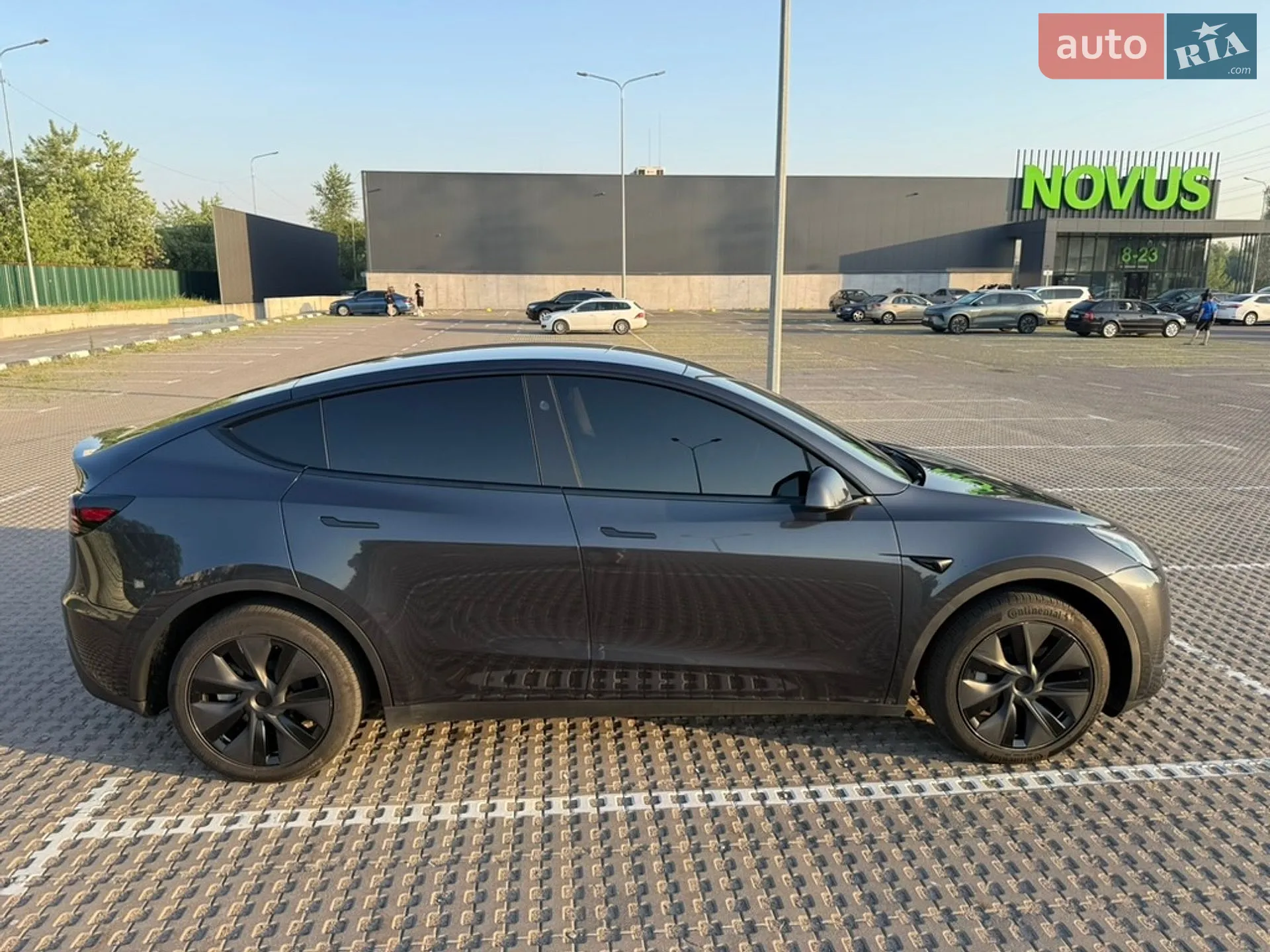 2025 Tesla Model Y - мініатюра 18