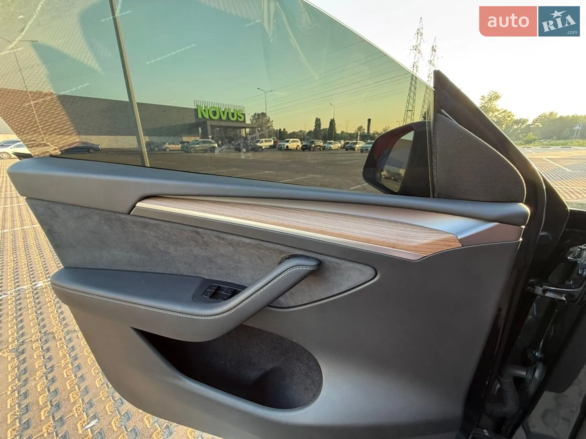 2025 Tesla Model Y - мініатюра 43