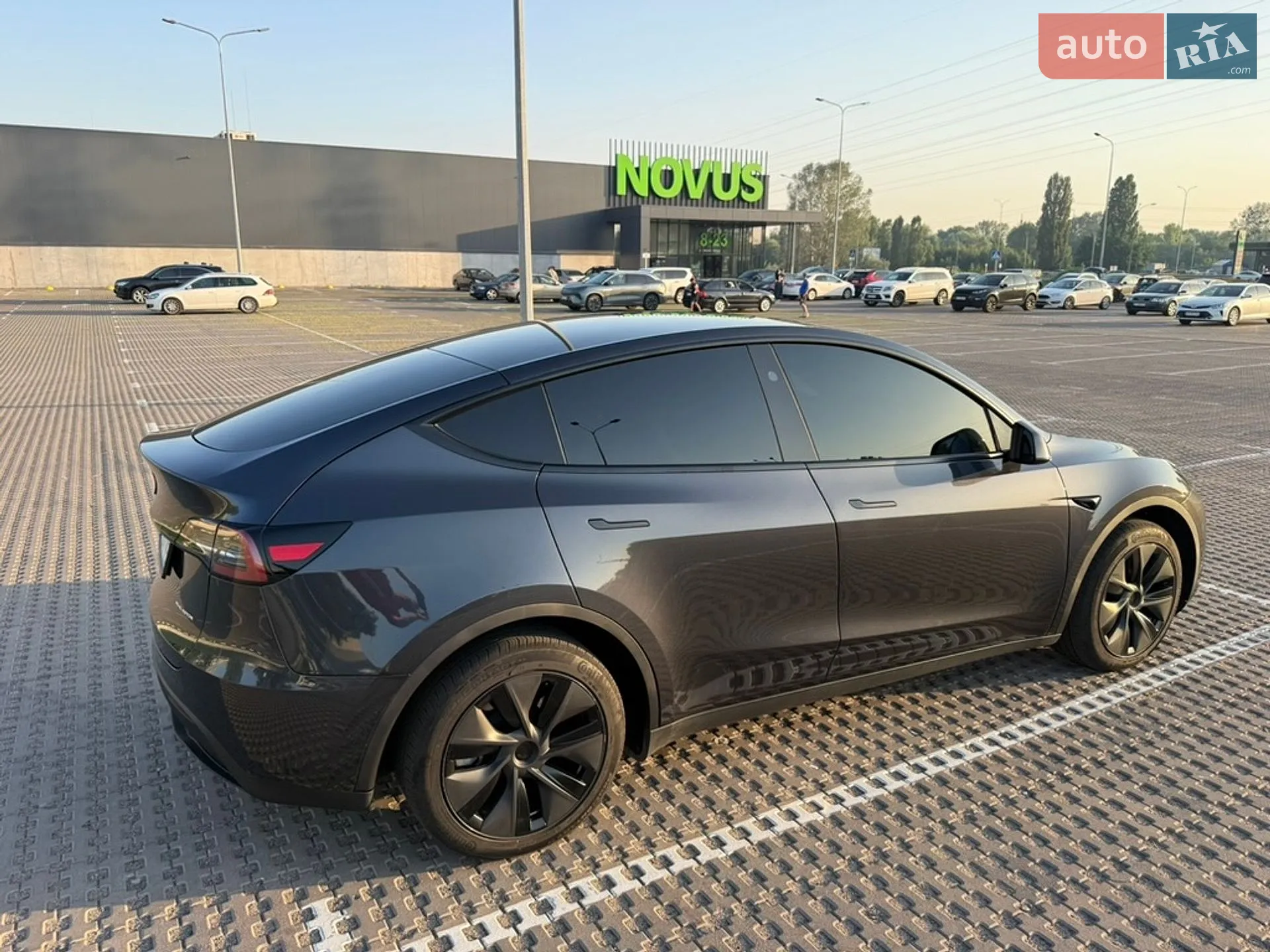 2025 Tesla Model Y - мініатюра 22
