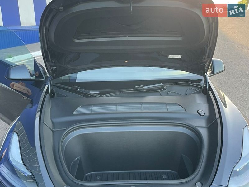 Внедорожник / Кроссовер Tesla Model Y 2024 в Ровно