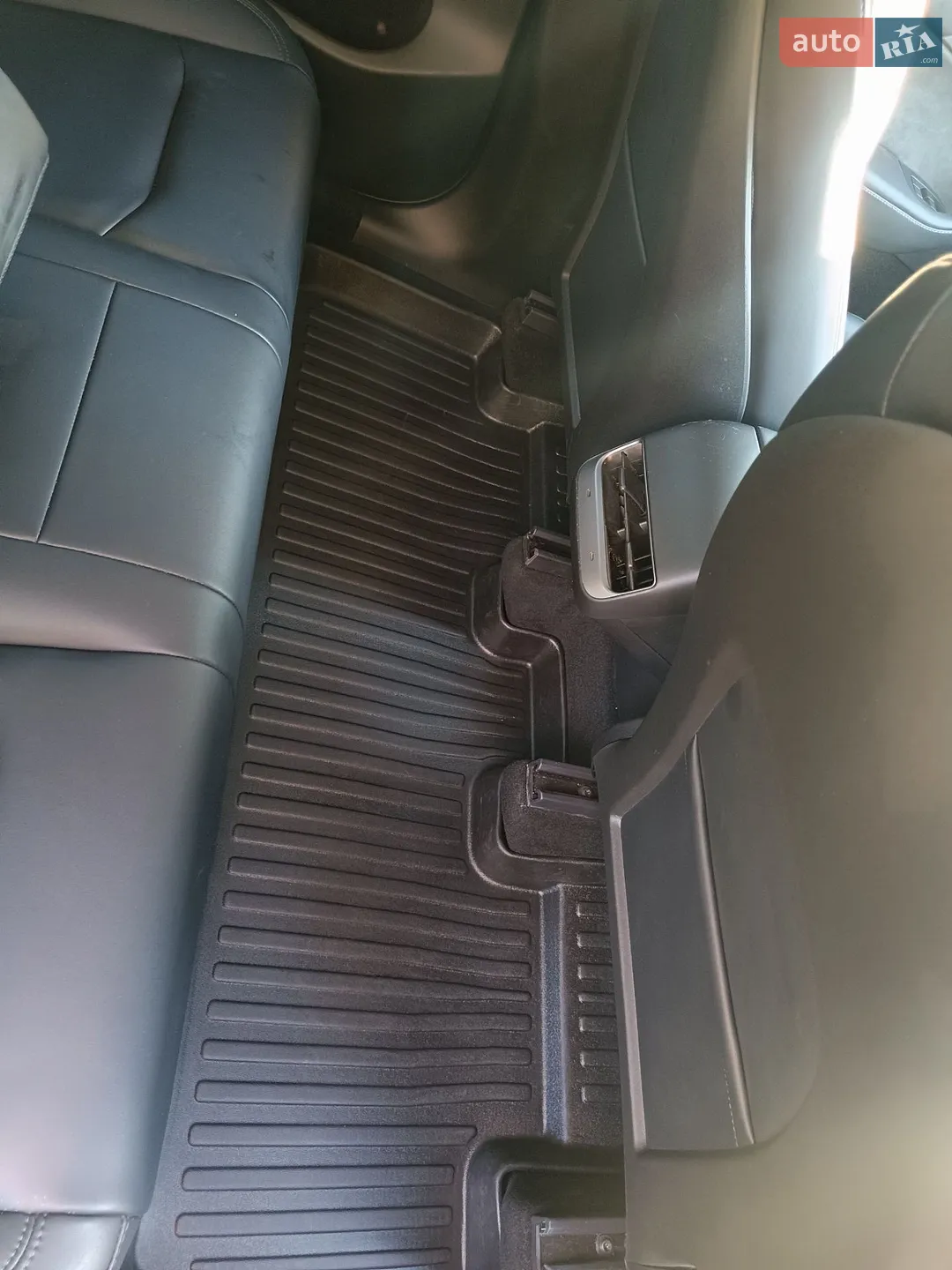 2024 Tesla Model Y - мініатюра 24