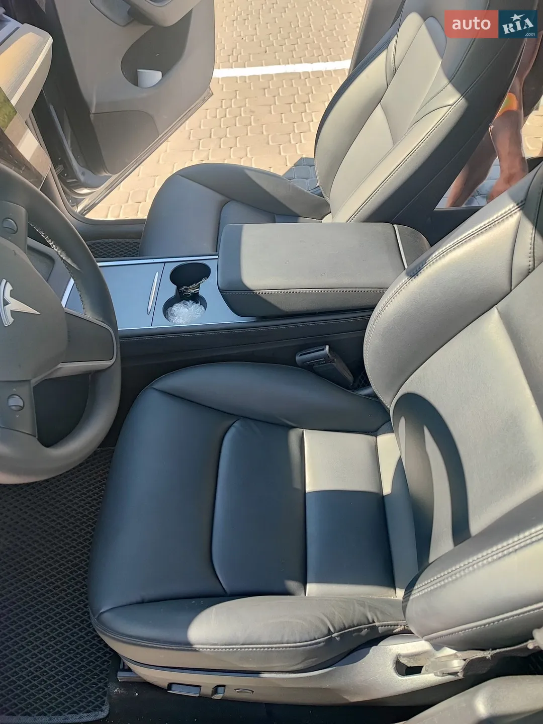 Tesla Model Y 2025 VIN 7SAYGDEF2SA366176 фото оголошення 8 з 22
