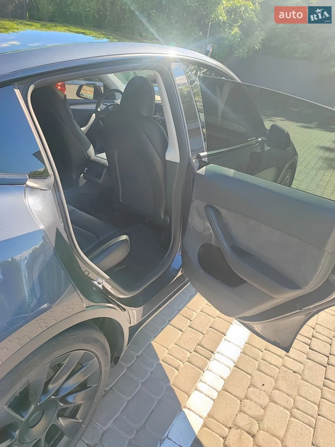 Tesla Model Y 2025 VIN 7SAYGDEF2SA366176 фото оголошення 9 з 22