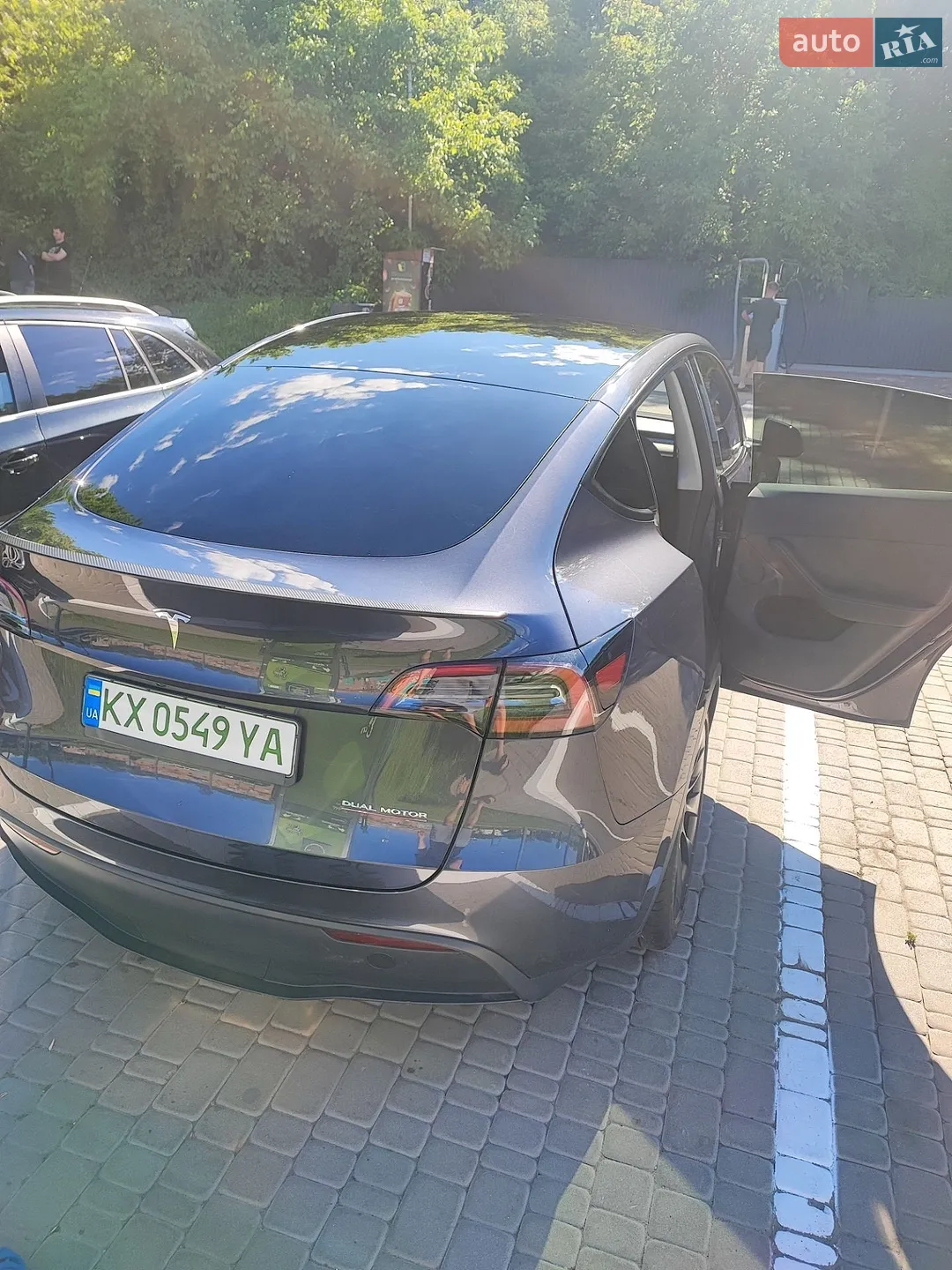 Tesla Model Y 2025 VIN 7SAYGDEF2SA366176 фото оголошення 12 з 22