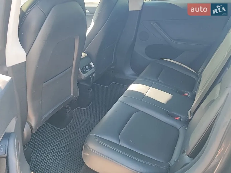 Tesla Model Y 2025 VIN 7SAYGDEF2SA366176 фото оголошення 17 з 37