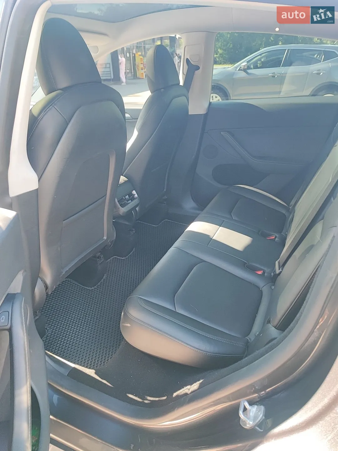 Tesla Model Y 2025 VIN 7SAYGDEF2SA366176 фото оголошення 17 з 22