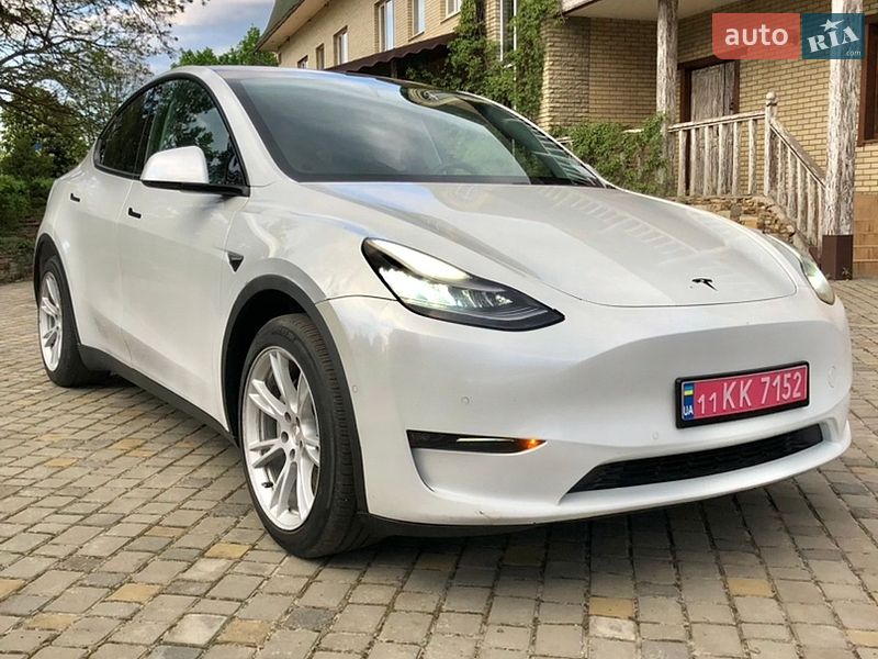 Tesla Model Y, фото з оголошення