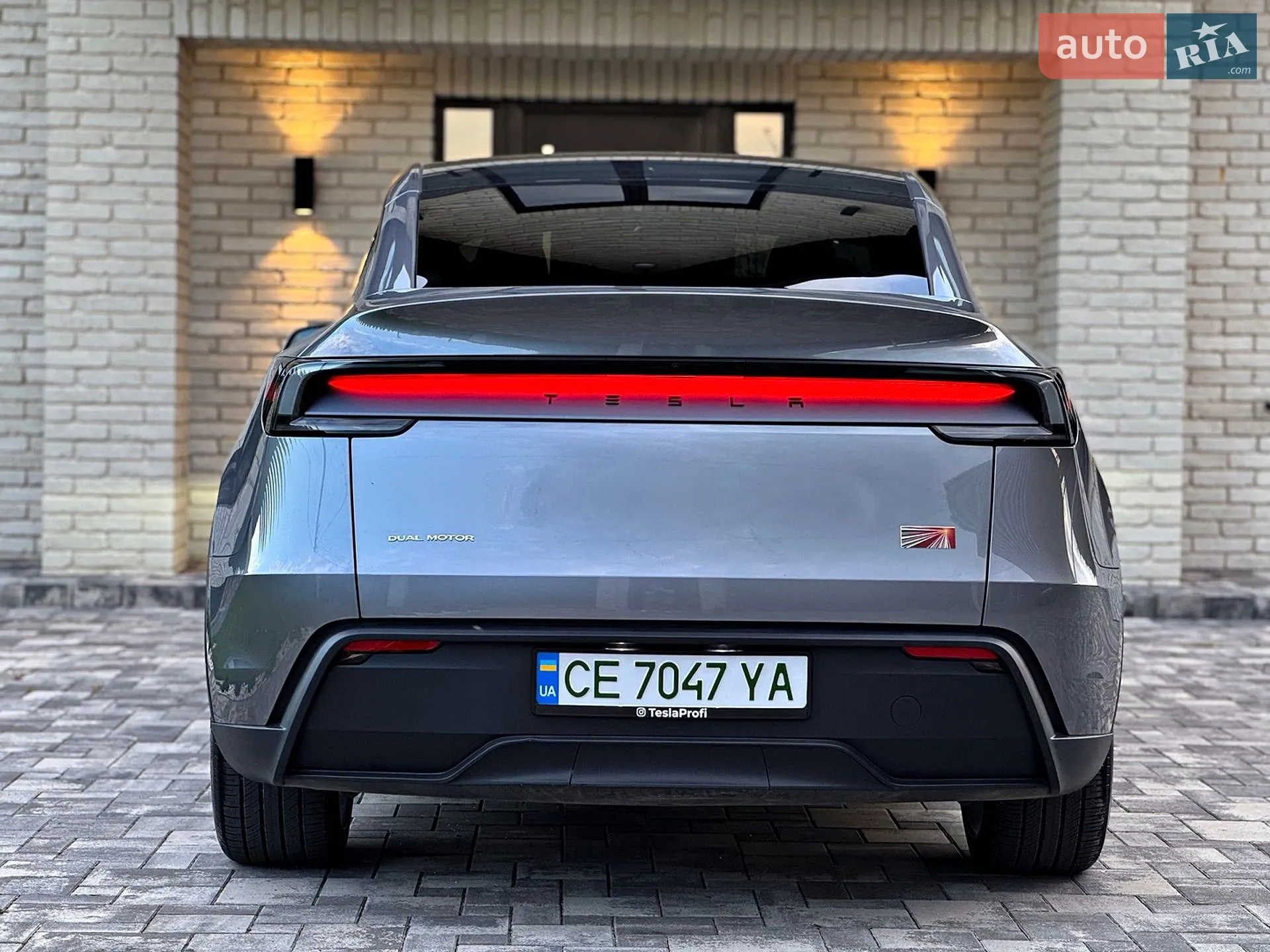 2025 Tesla Model Y - мініатюра 5