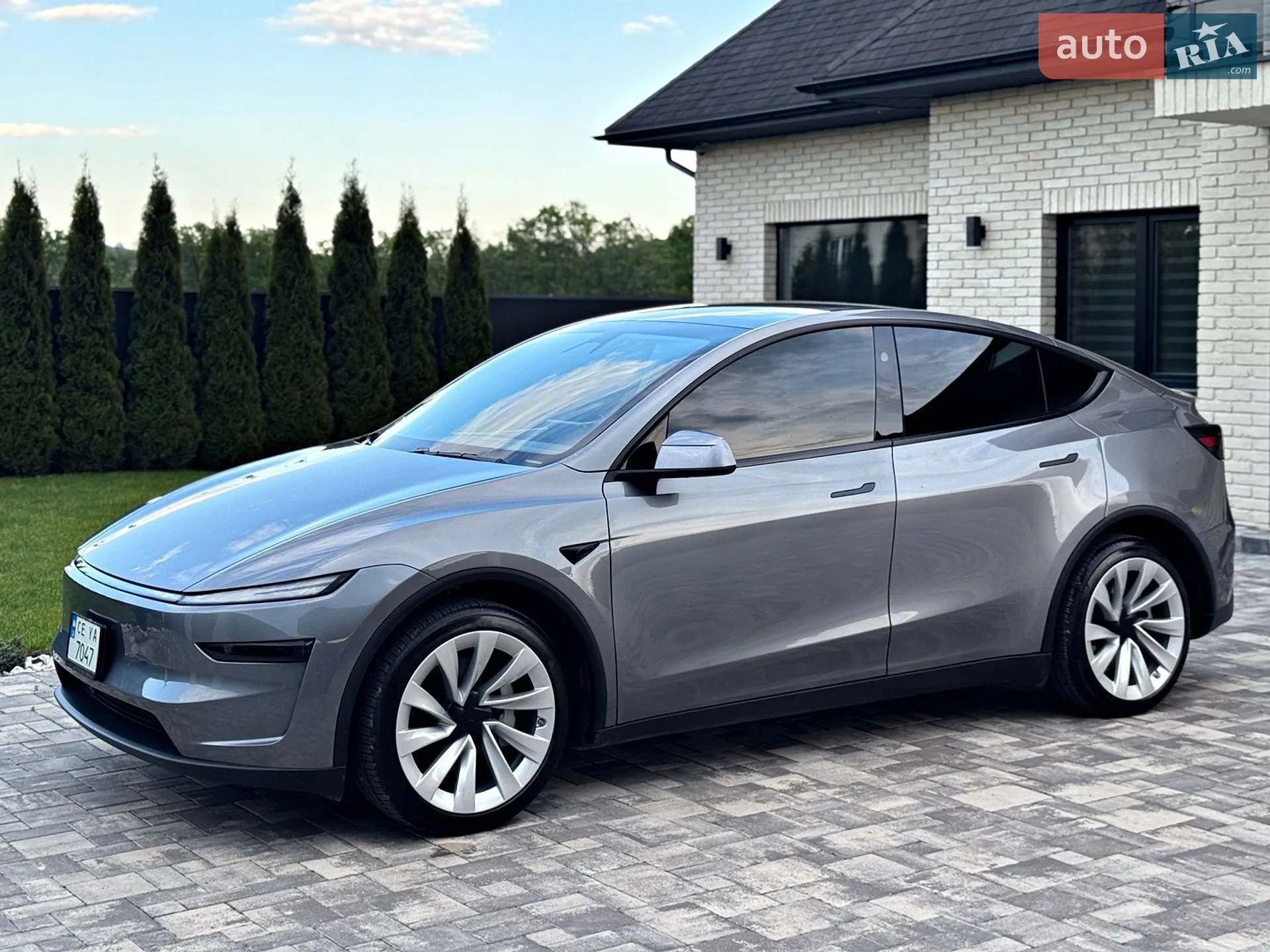 2025 Tesla Model Y - мініатюра 9
